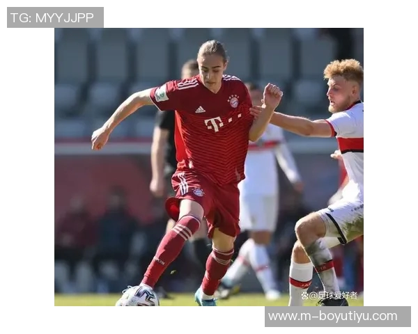 拜仁25-26赛季全家福揭晓夏窗四新援与德超杯奖杯沙拉盘同框亮相 拜仁25-26赛季全家福揭晓夏窗四新援与德超杯奖杯沙拉盘同框亮相