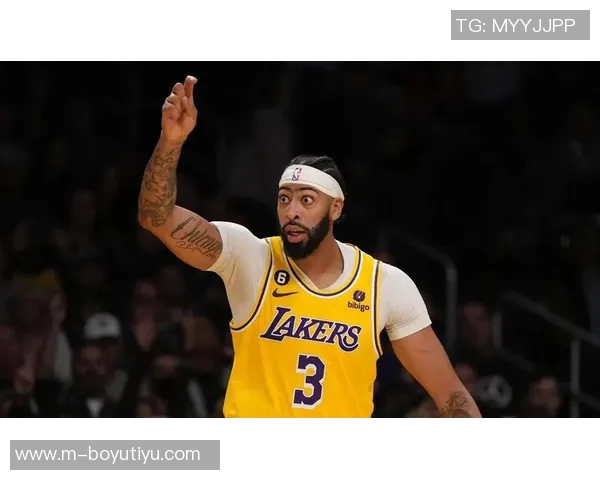 浓眉称赞里夫斯表现出色球迷高喊MVP展现支持与期待 浓眉称赞里夫斯表现出色球迷高喊MVP展现支持与期待